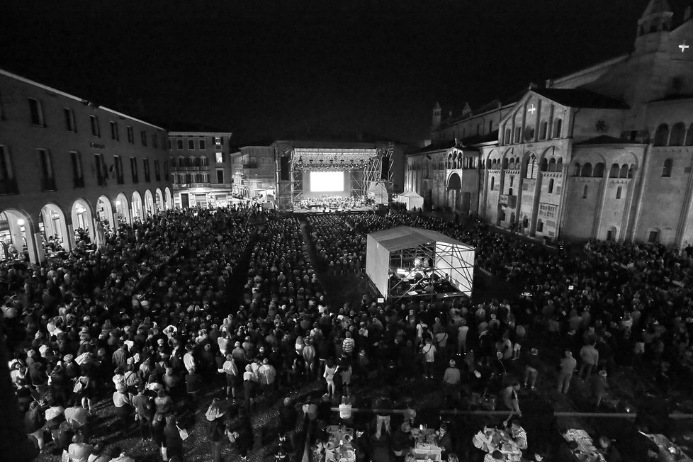 Summertime – Memorial Pavarotti per UNHCR (Pavarotti International) - Piazza Modena con Danilo Rea (con il Volo, Edoardo Bennato, Fabio Volo)
