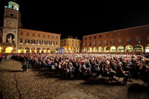 Memorial Pavarotti (Pavarotti and Friends) Piazza Modena per UNHCR